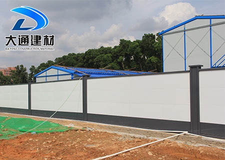 深圳觀瀾傳音智匯園基坑支護(hù)工程施工圍擋 采用A類無(wú)龍骨烤漆圍擋-A/B/C類圍擋-深圳市大通建材有限公司鋼圍擋生產(chǎn)定制廠家
